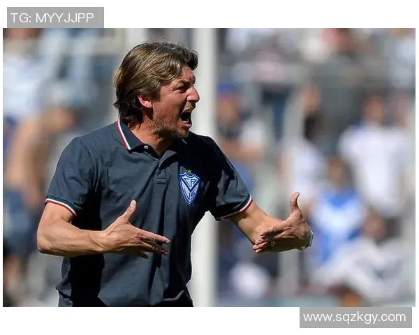 新帅气的足球明星引领潮流展现青春活力与竞技魅力