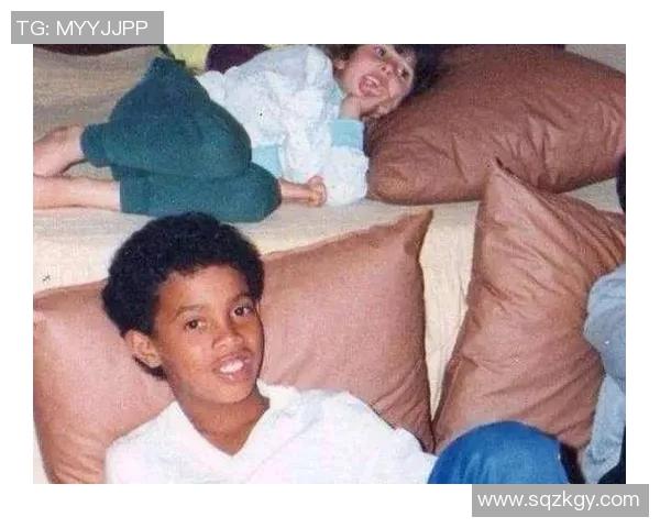 足球明星小罗因假护照事件被判入狱引发球迷热议与反思